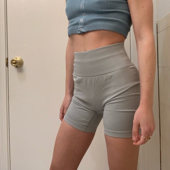 Gymshark Vital Seamless 2.0 Shorts in Light Grey Marl (size S) - Picture 5 of 8